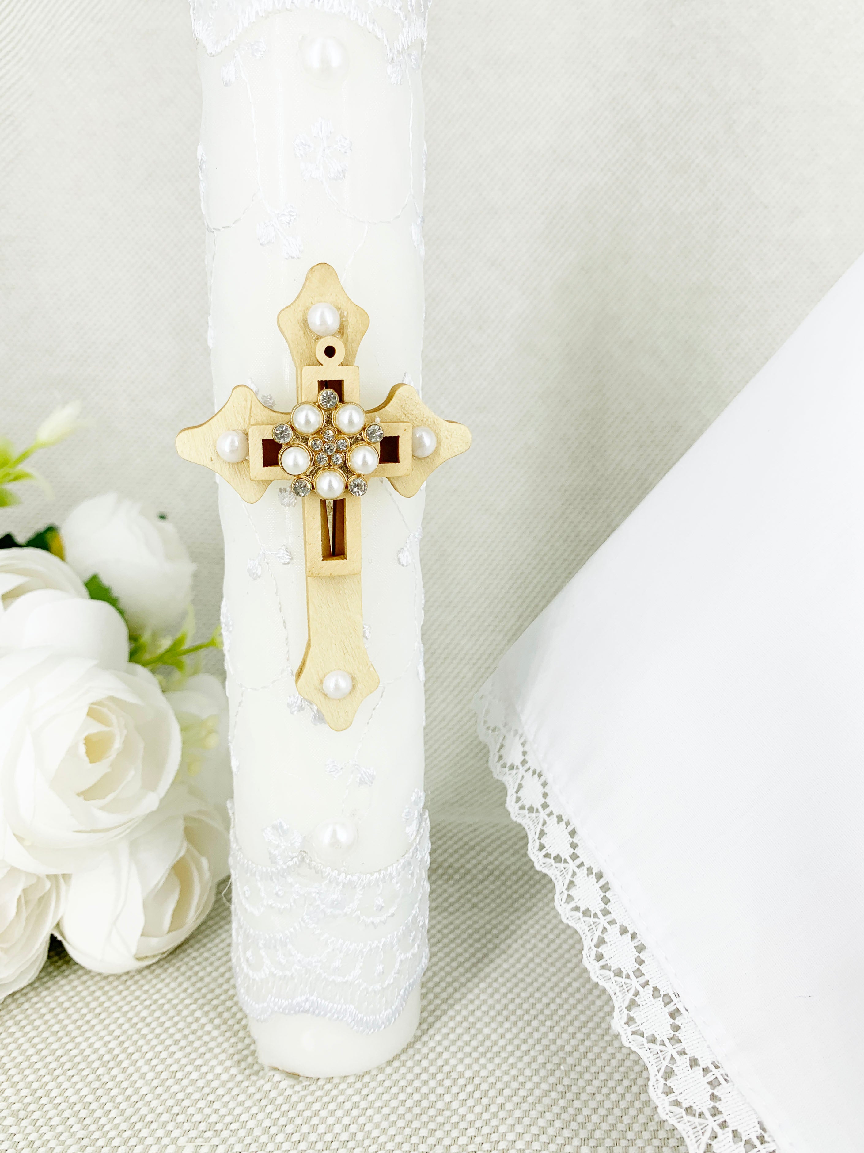 OFERTA SOLO TIENDA EN LINEA Cirio Bautismal + Regalía pañito - Modelo encaje y cruz de pedrería