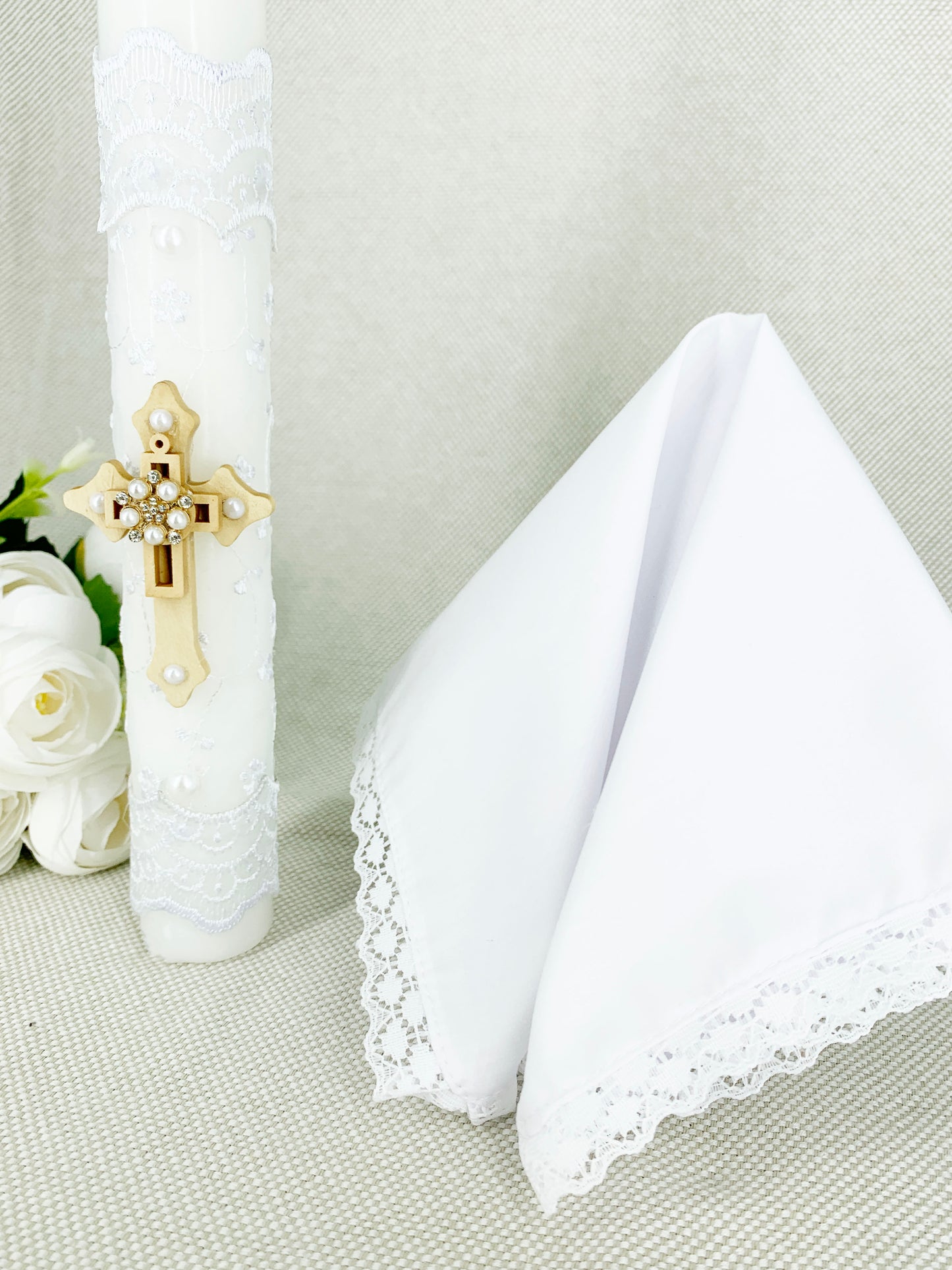 OFERTA SOLO TIENDA EN LINEA Cirio Bautismal + Regalía pañito - Modelo encaje y cruz de pedrería