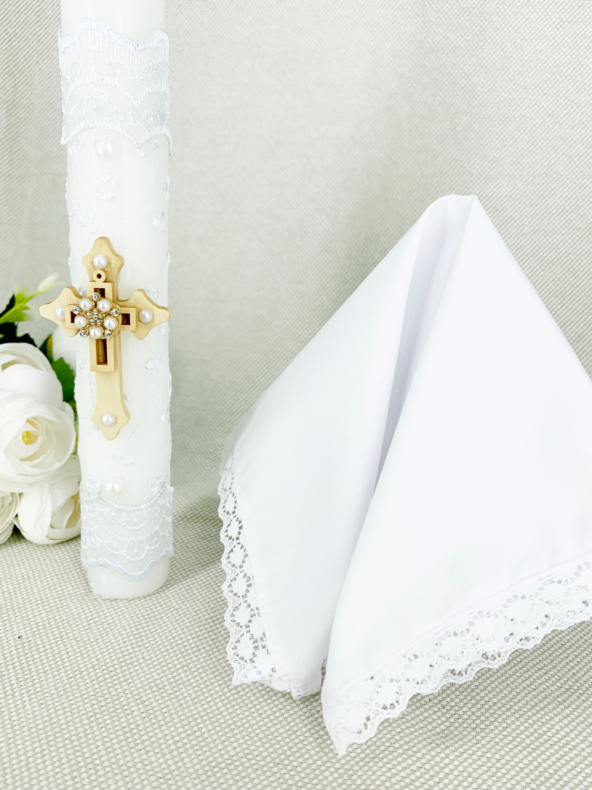 OFERTA SOLO TIENDA EN LINEA Cirio Bautismal + Regalía pañito - Modelo encaje y cruz de pedrería
