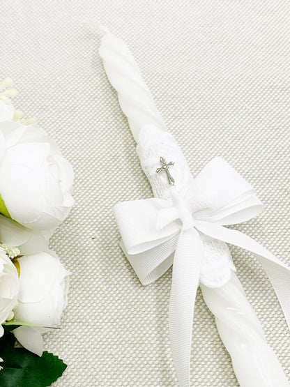 Candela para bautizo con cinta fina, mini espíritu santo y encajes