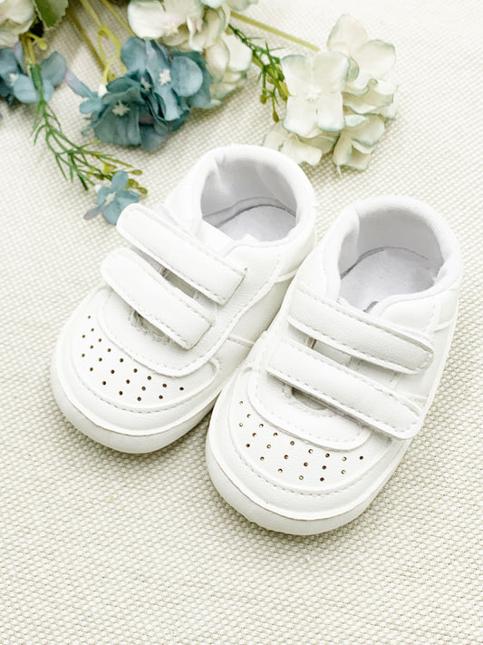 Zapato bautismal tipo tenis con velcro doble suave