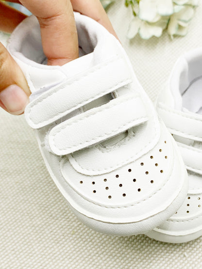Zapato bautismal tipo tenis con velcro doble suave