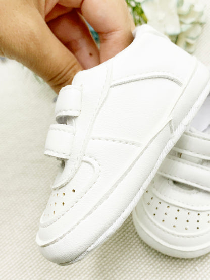 Zapato bautismal tipo tenis con velcro doble suave