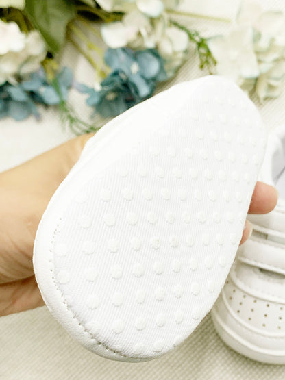 Zapato bautismal tipo tenis con velcro doble suave