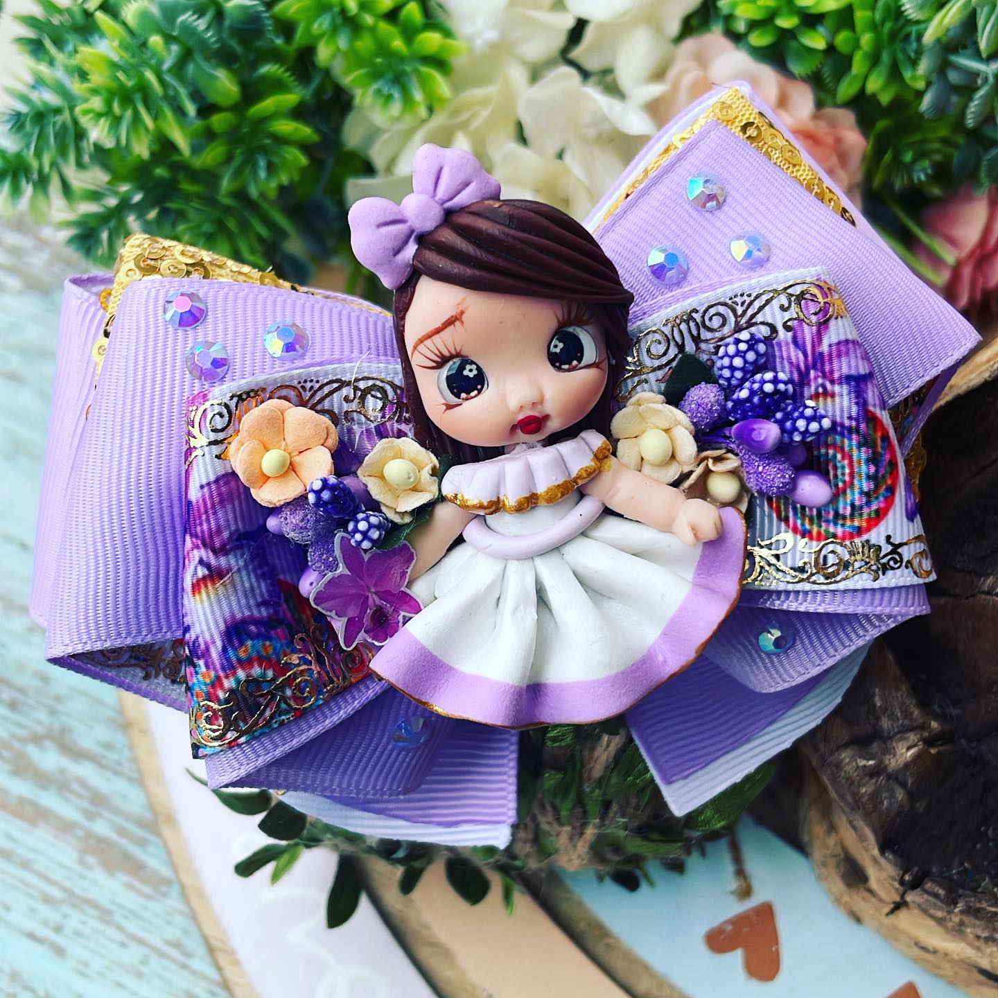 Lazo patriótico con diseño típico de guaria morada