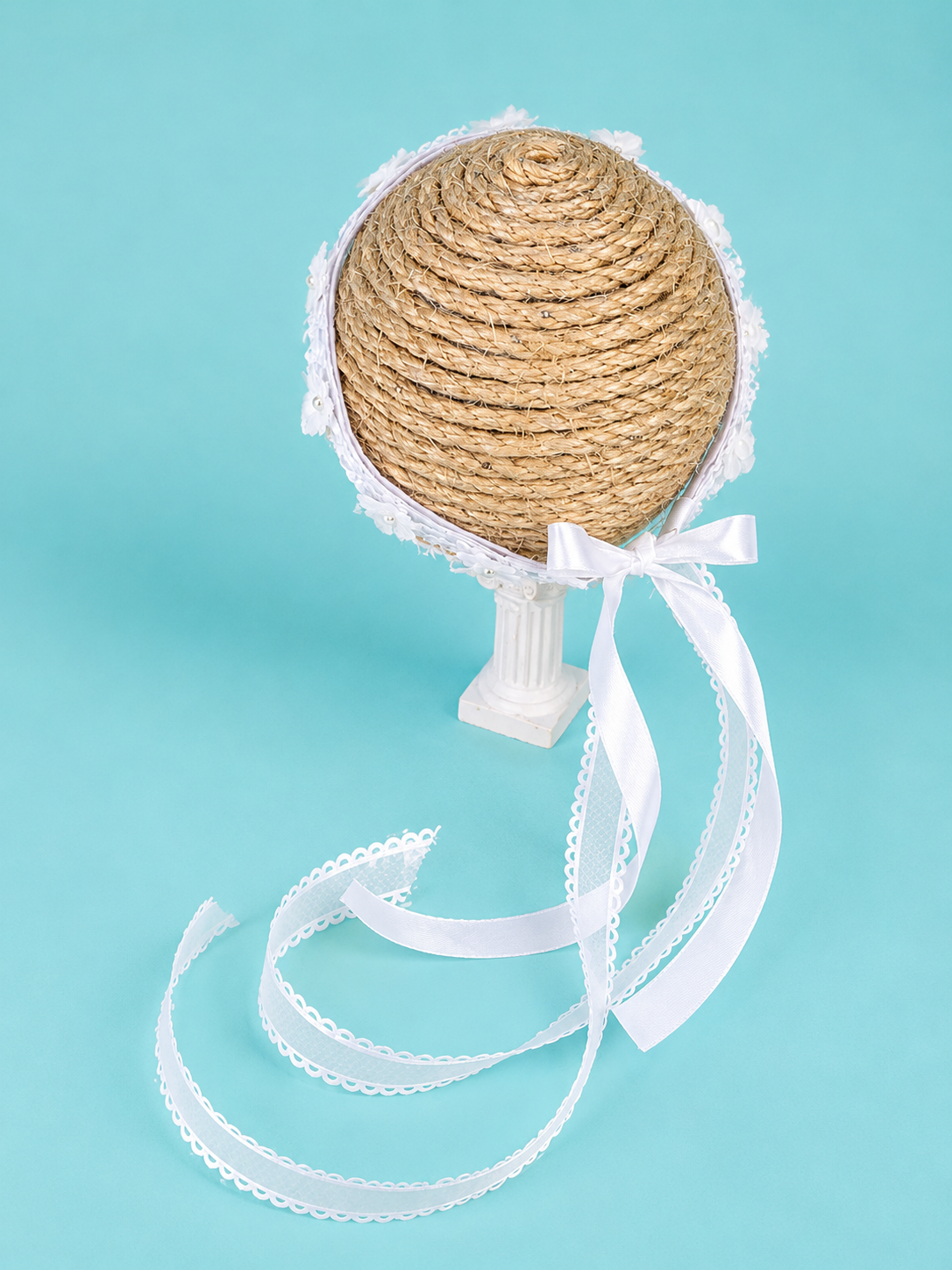 Corona con detalles plateados