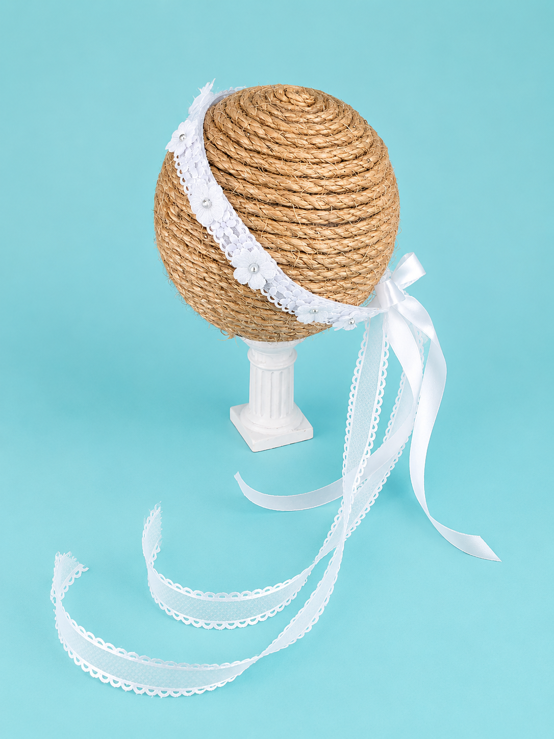 Corona con detalles plateados