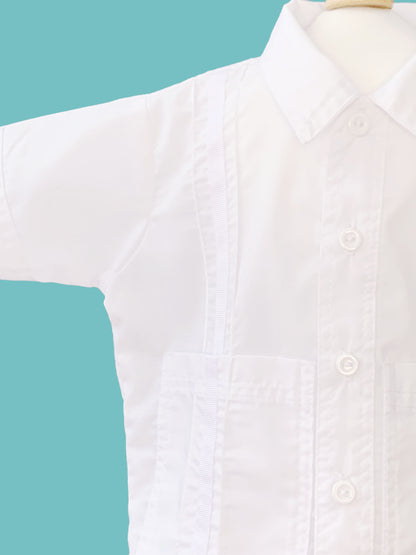 Guayabera con bolsas y alforzas