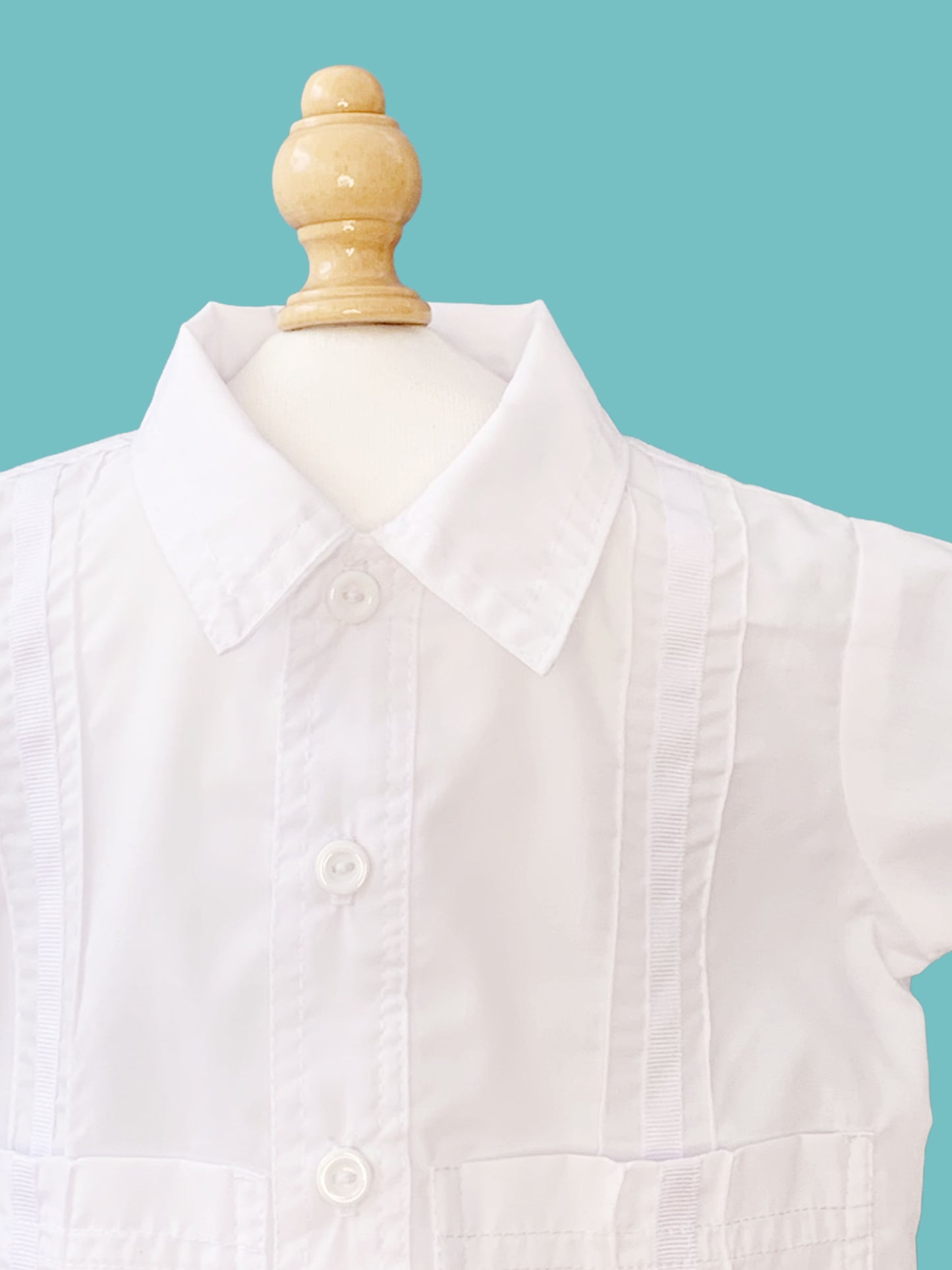 Guayabera con bolsas y alforzas