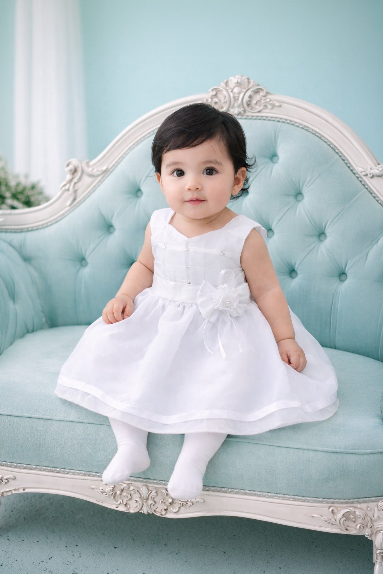 Vestido desmangado con diseño de patrones pecho