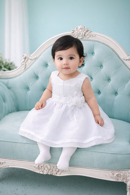 Vestido desmangado con diseño de patrones pecho